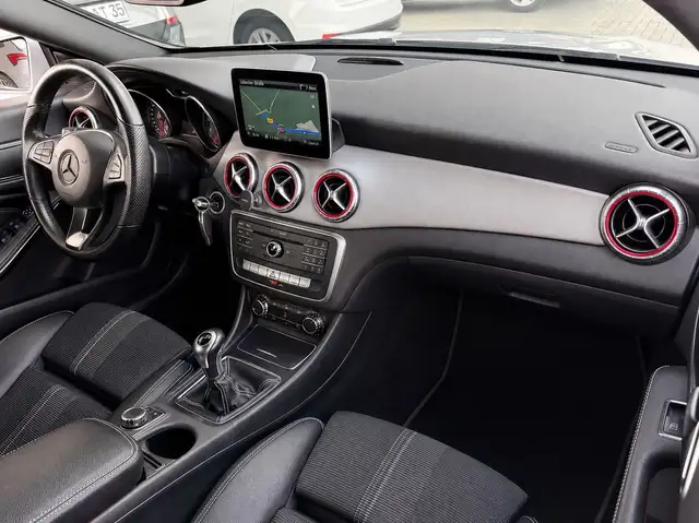 Mercedes-Benz Cla view 11