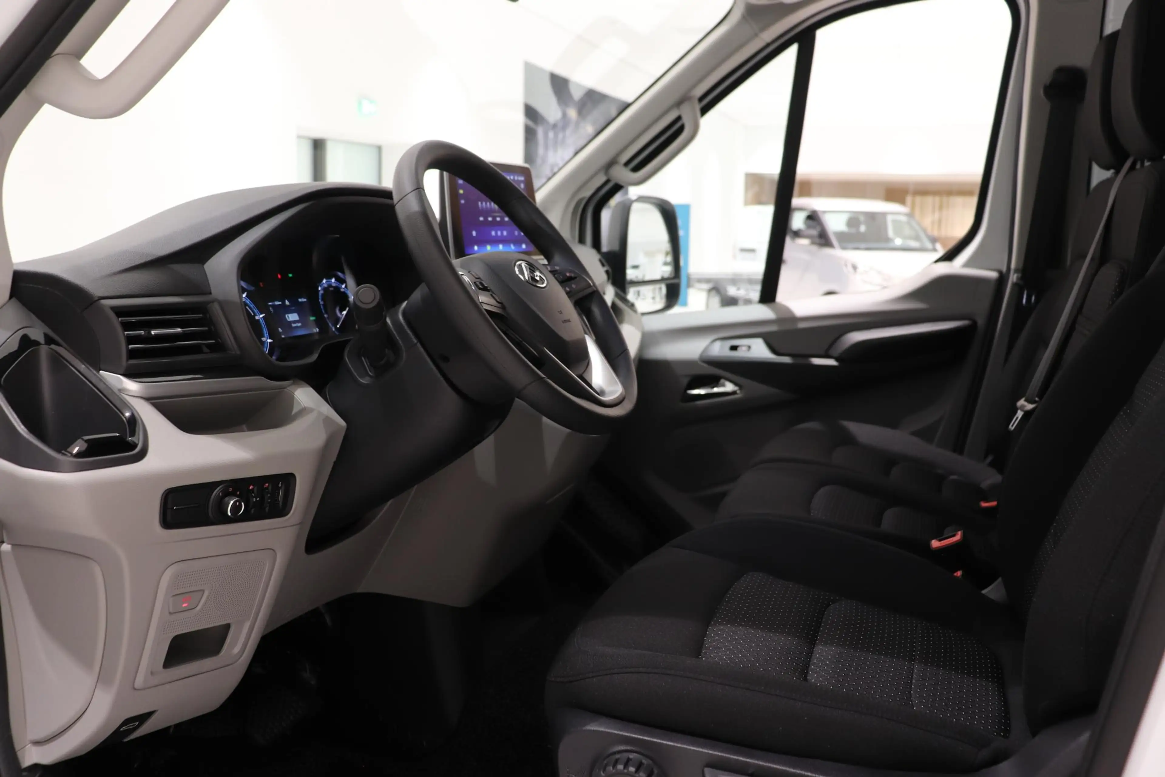 Maxus eDeliver 9 L3H2 Business DEAL 89 kWh Led | Adaptive Cruise Co — photo 9