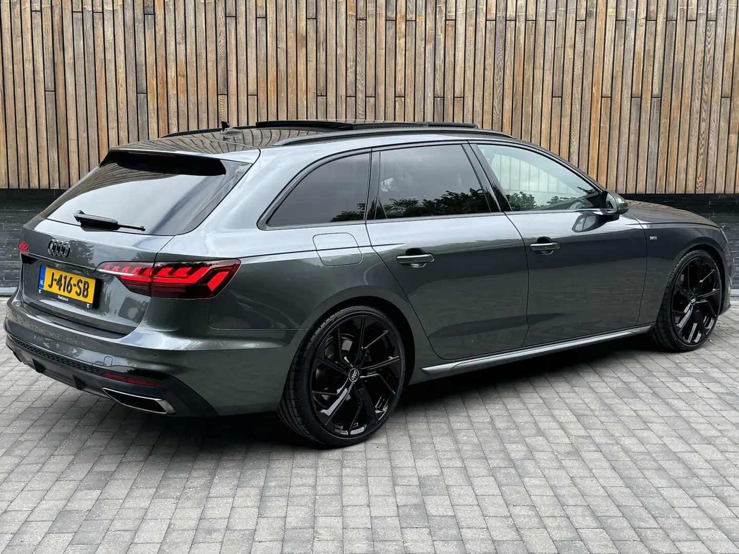 Audi A4 Avant 35 TFSI S edition Automaat | Panoramadak | L Grau - 2