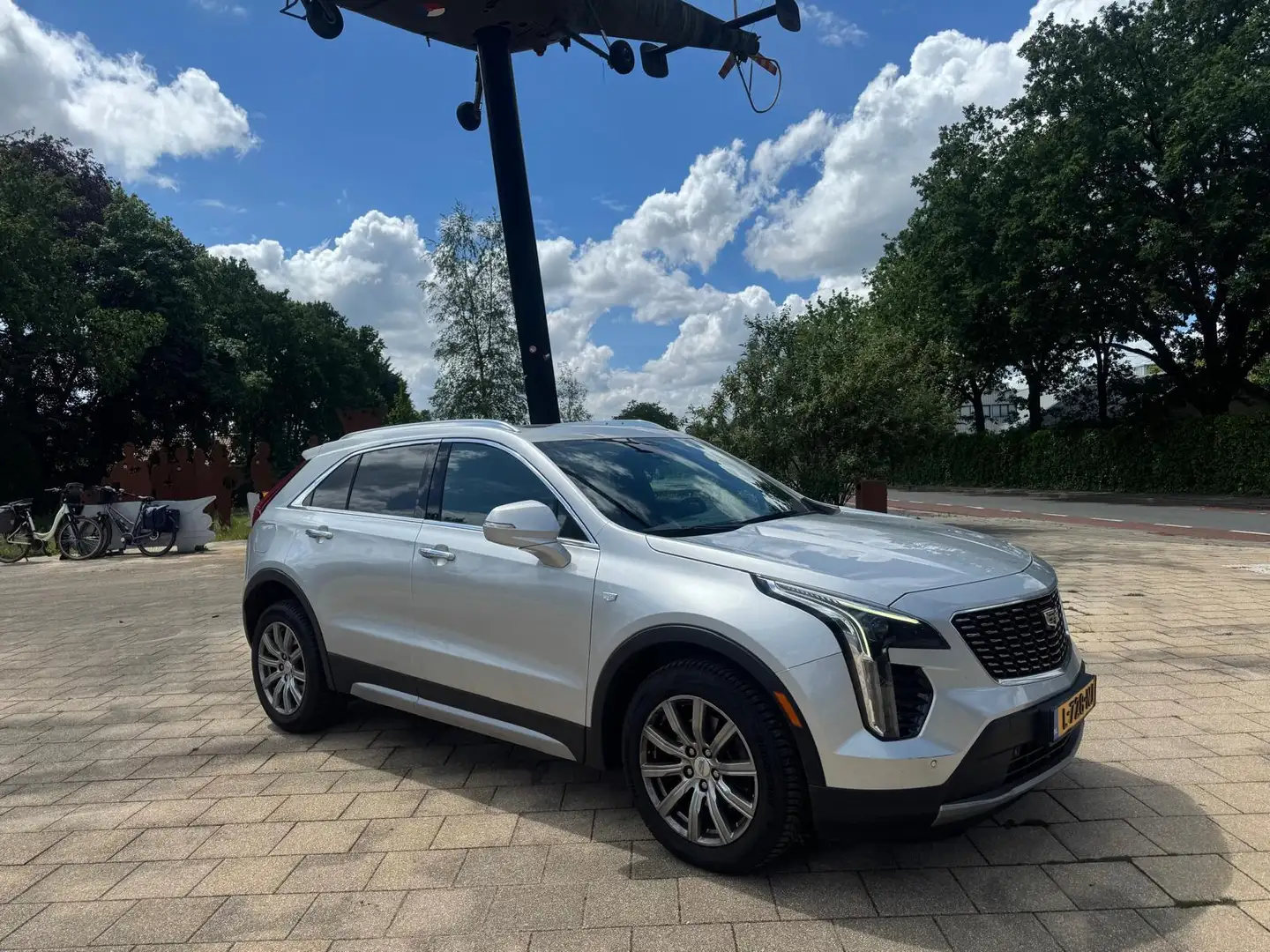 Cadillac XT4 Platinum sport Grau - 2
