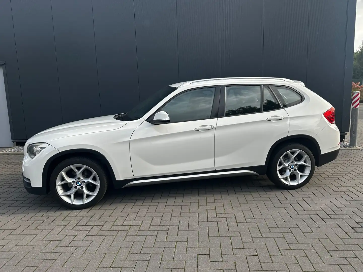 BMW X1 Baureihe X1 xDrive 18d Weiß - 2