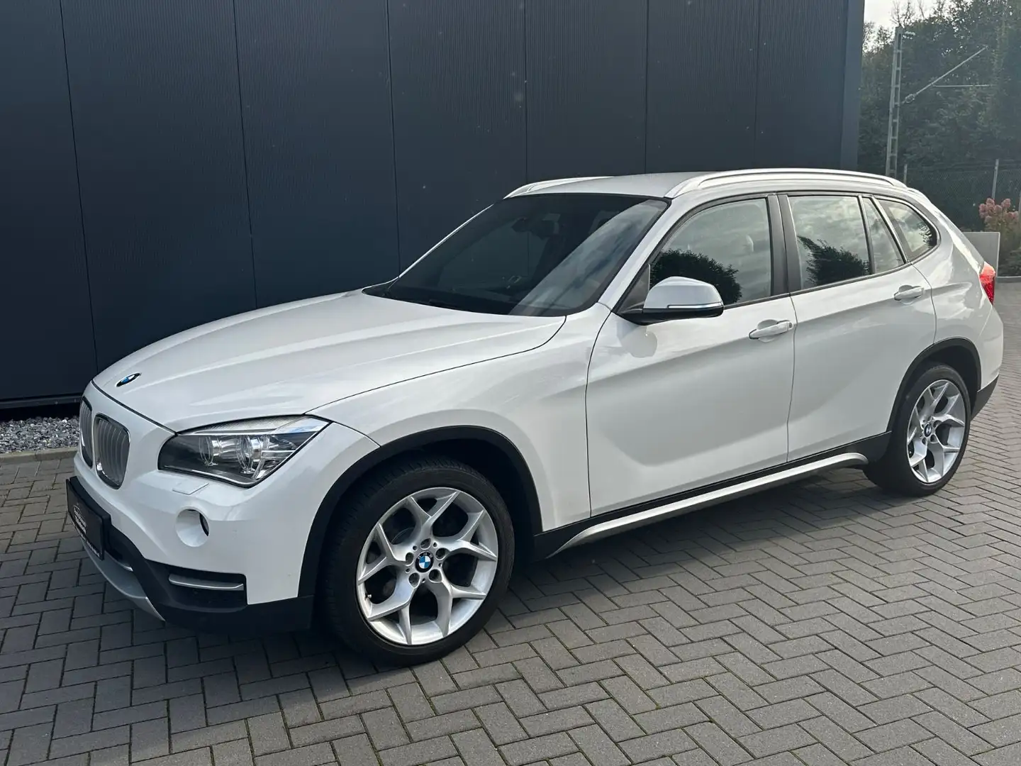 BMW X1 Baureihe X1 xDrive 18d Weiß - 1