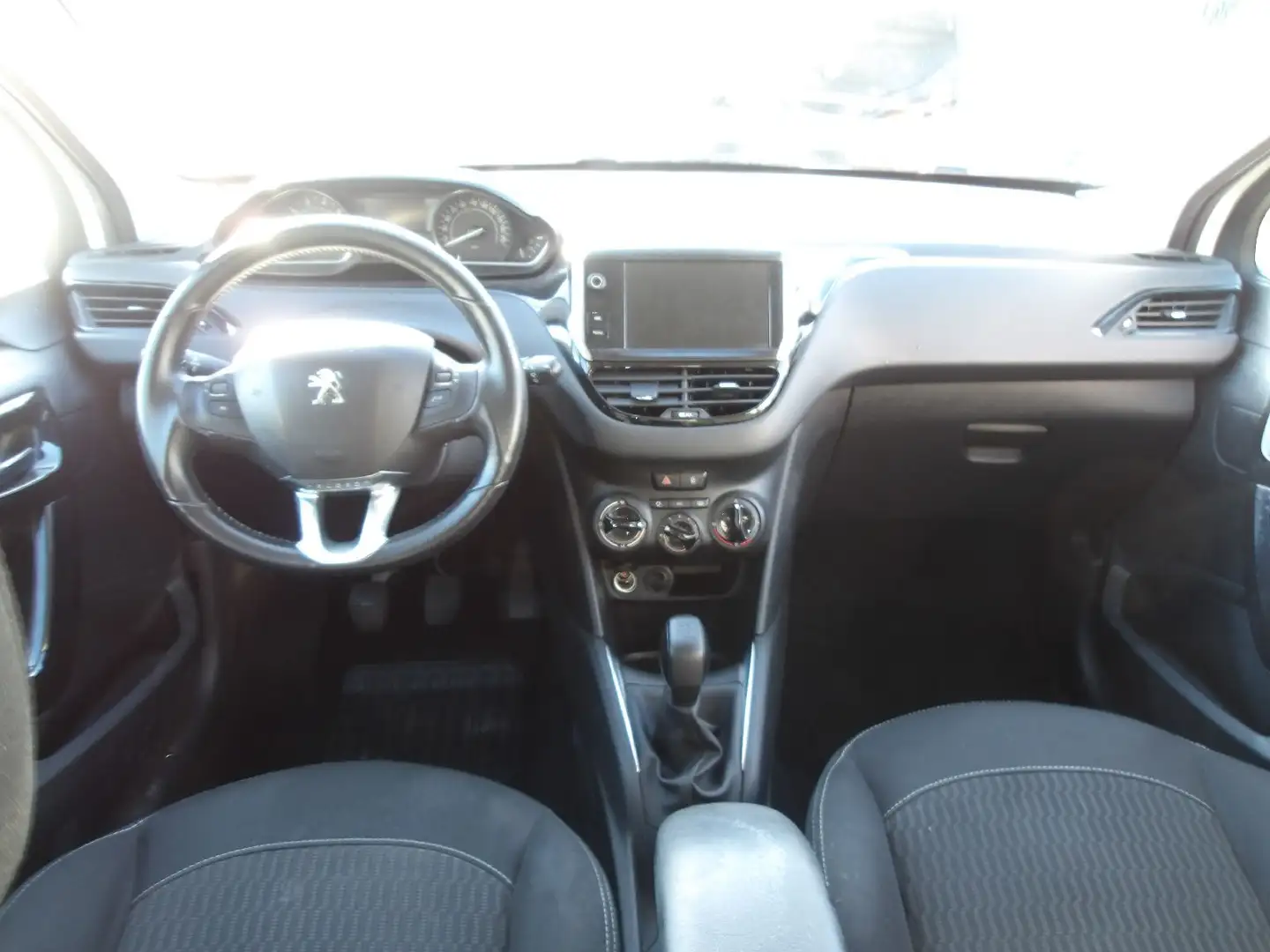 Peugeot 208 Weiß - 2