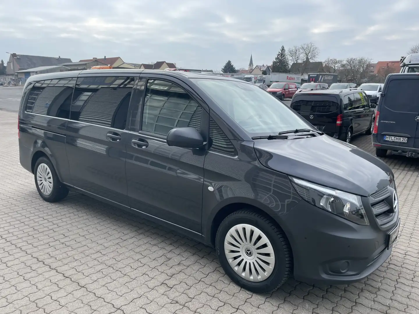 Mercedes-Benz Vito Vito 116 CDI Tourer PRO E NAVI+KLIMA+RÜCKFAHRKAM Grey - 2