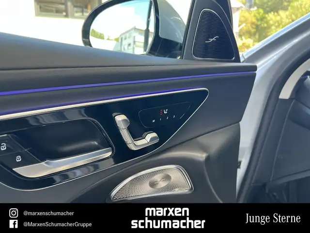 Mercedes-Benz E-Class view 9