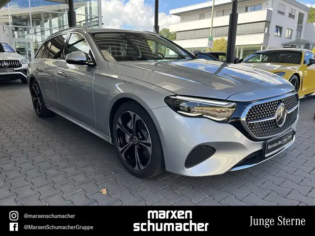 Mercedes-Benz E-Class view 3