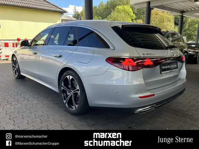 Mercedes-Benz E-Class view 6