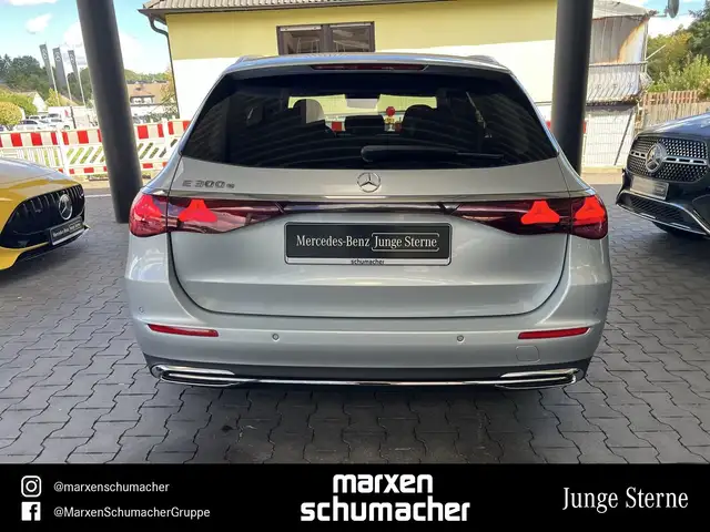 Mercedes-Benz E-Class view 5