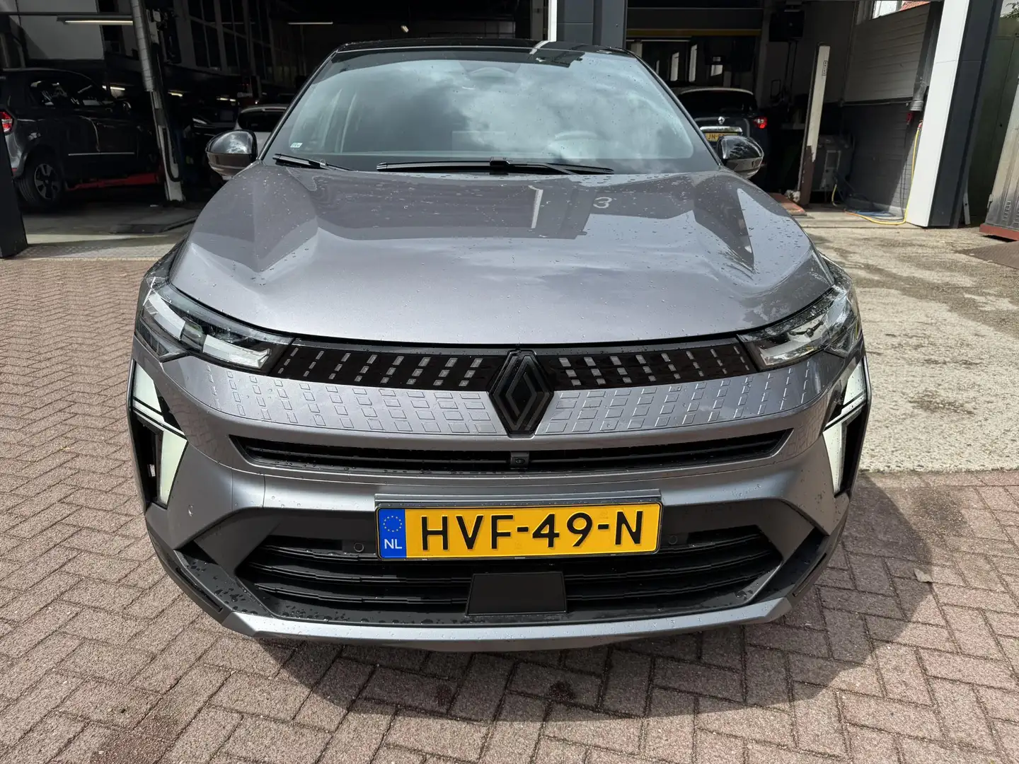 Renault Captur 1.6 E-Tech 145 esprit Alpine+Pack Ligt&Sound!! Grijs - 2