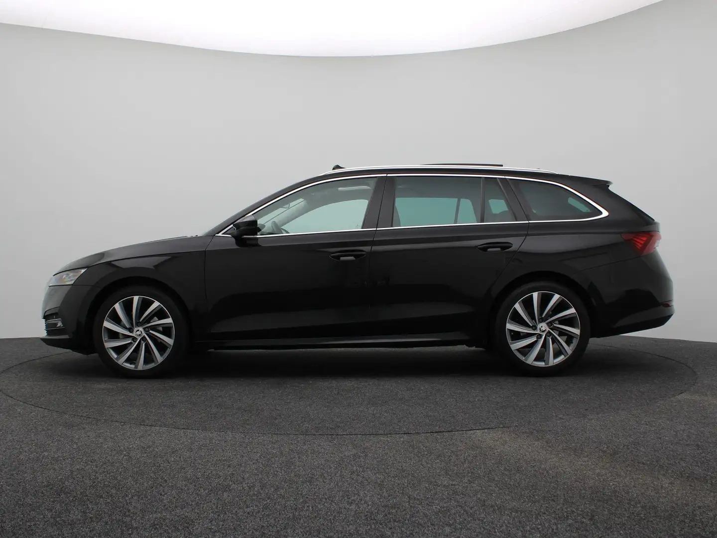 Skoda Octavia Combi 1.5 TSI First Edition | Panoramadak | 18" ve Noir - 2
