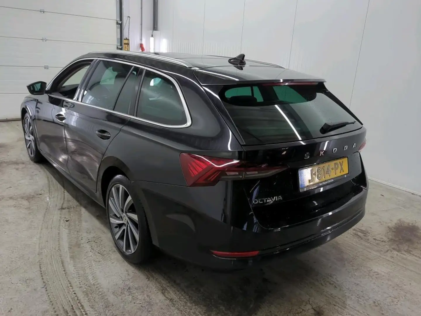 Skoda Octavia Combi 1.5 TSI First Edition | Panoramadak | 18" ve Zwart - 2