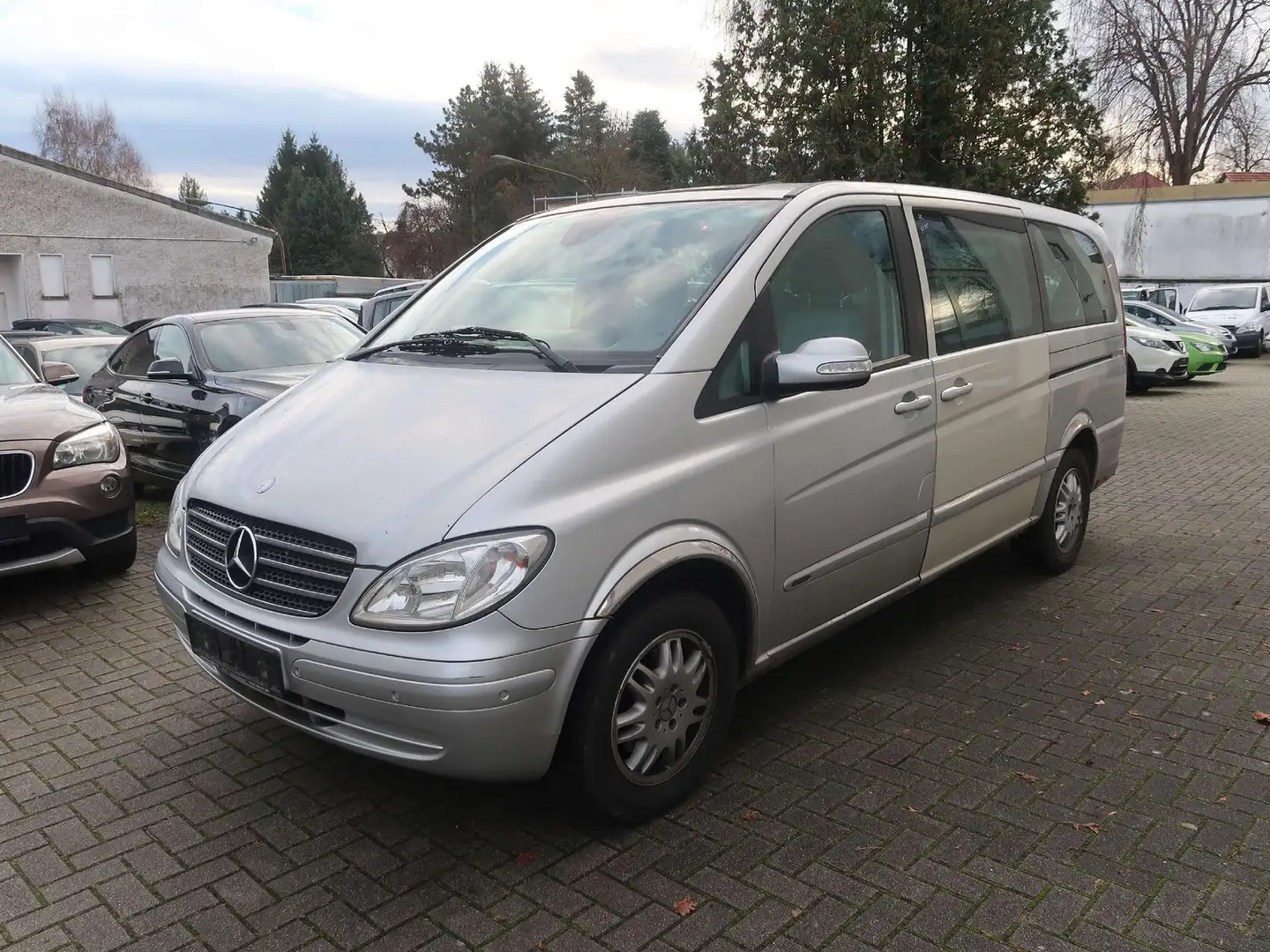 Mercedes-Benz Viano 3.0 lang (639.813) Automatik LPG+Benzine Grau - 2