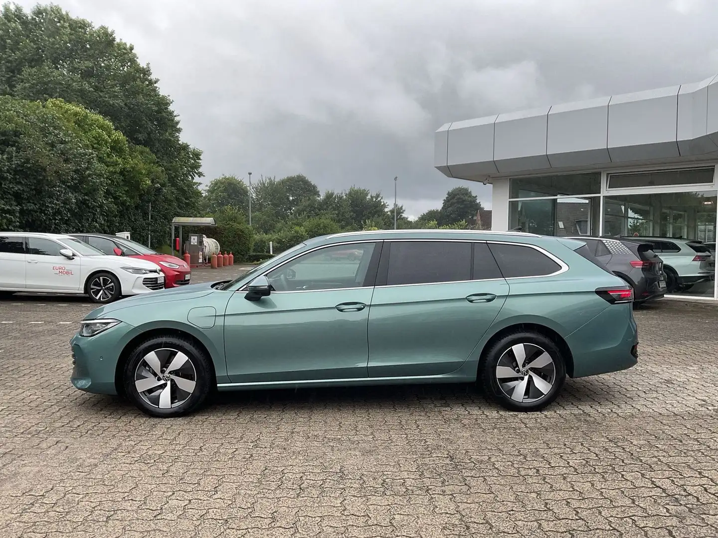 Volkswagen Passat Variant Elegance 1.5 TSI eHybrid DSG AHK Groen - 2