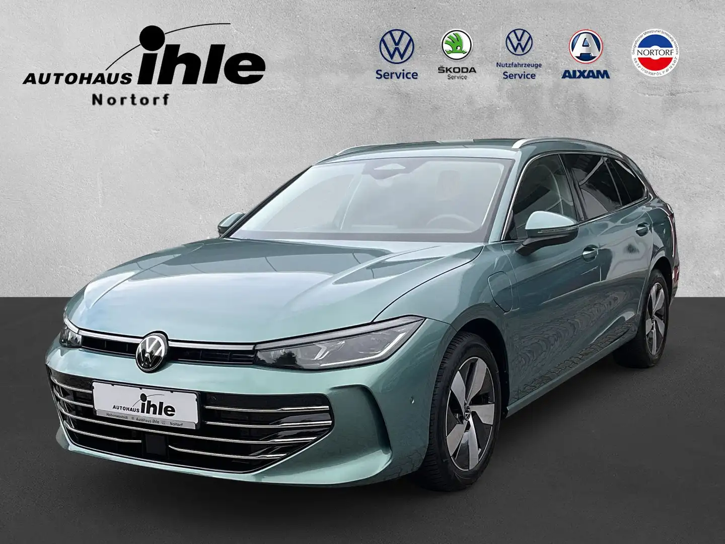 Volkswagen Passat Variant Elegance 1.5 TSI eHybrid DSG AHK Groen - 1