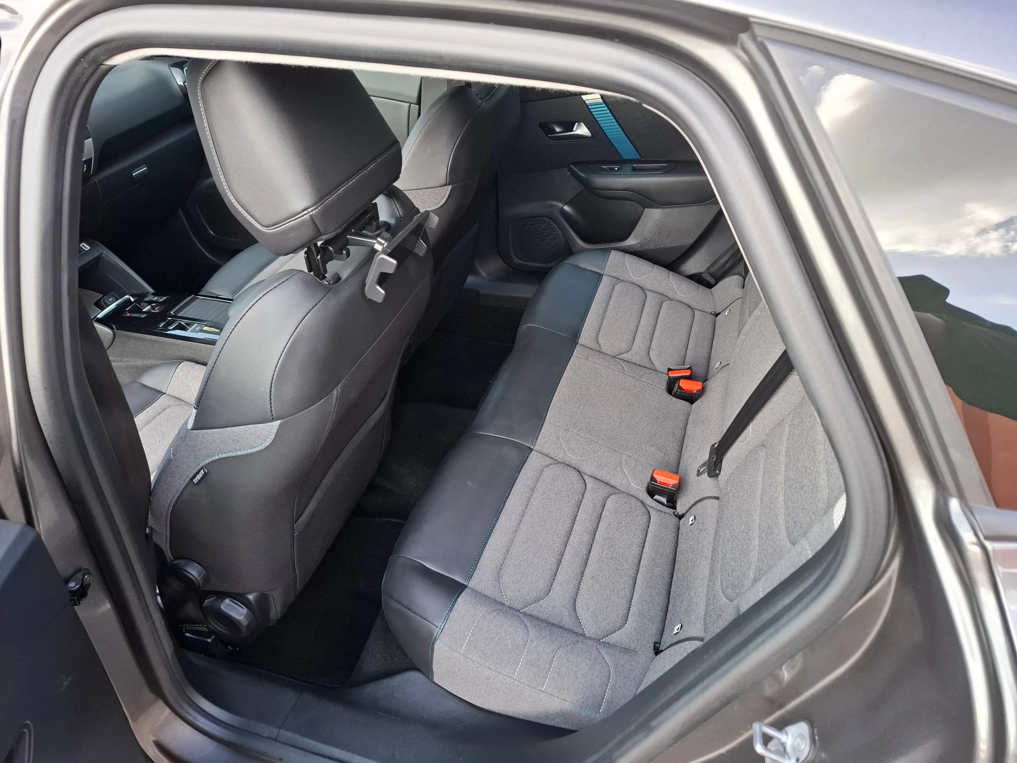 Citroen E-C4 Electric Feel Pack 50 kWh SOH 95,25% | CARPLAY | CAMERA | F — photo 23