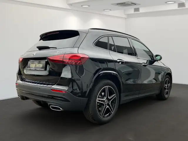 Mercedes-Benz GLA 200 d 4MATIC Österreich-Edition AMG Line Ansicht 4