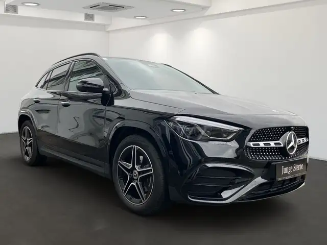 Mercedes-Benz GLA 200 d 4MATIC Österreich-Edition AMG Line Ansicht 3