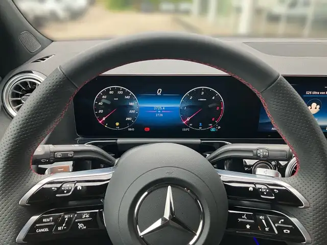 Mercedes-Benz GLA 200 d 4MATIC Österreich-Edition AMG Line Ansicht 9