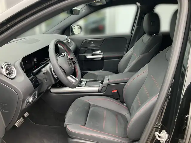 Mercedes-Benz GLA 200 d 4MATIC Österreich-Edition AMG Line Ansicht 8