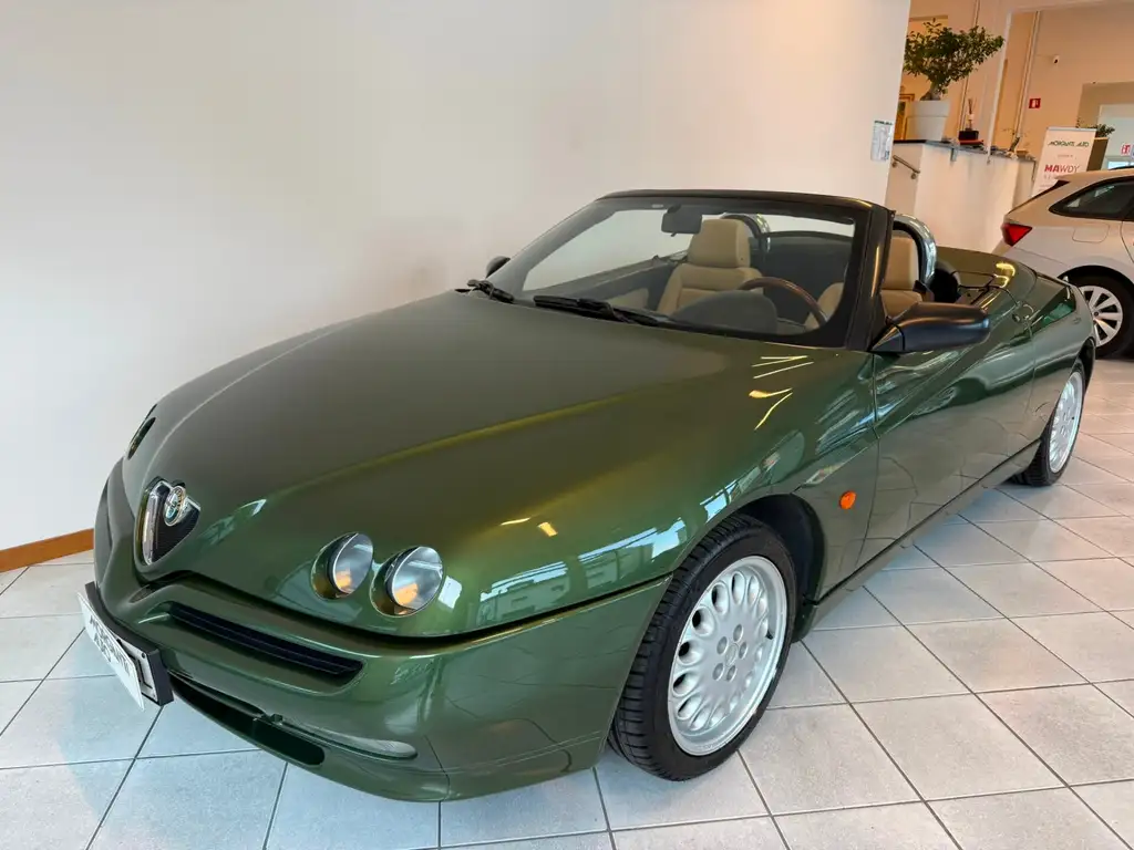 Alfa Romeo Spider 1995 из Европы — купить под ключ