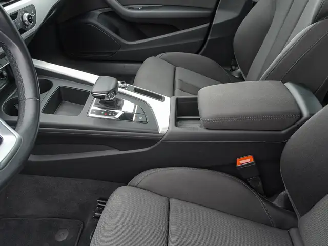 Audi A4 view 14