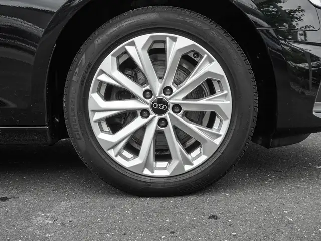 Audi A4 view 7