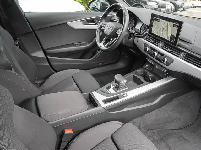 Audi A4 view 8