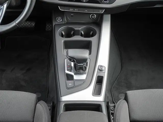 Audi A4 view 13
