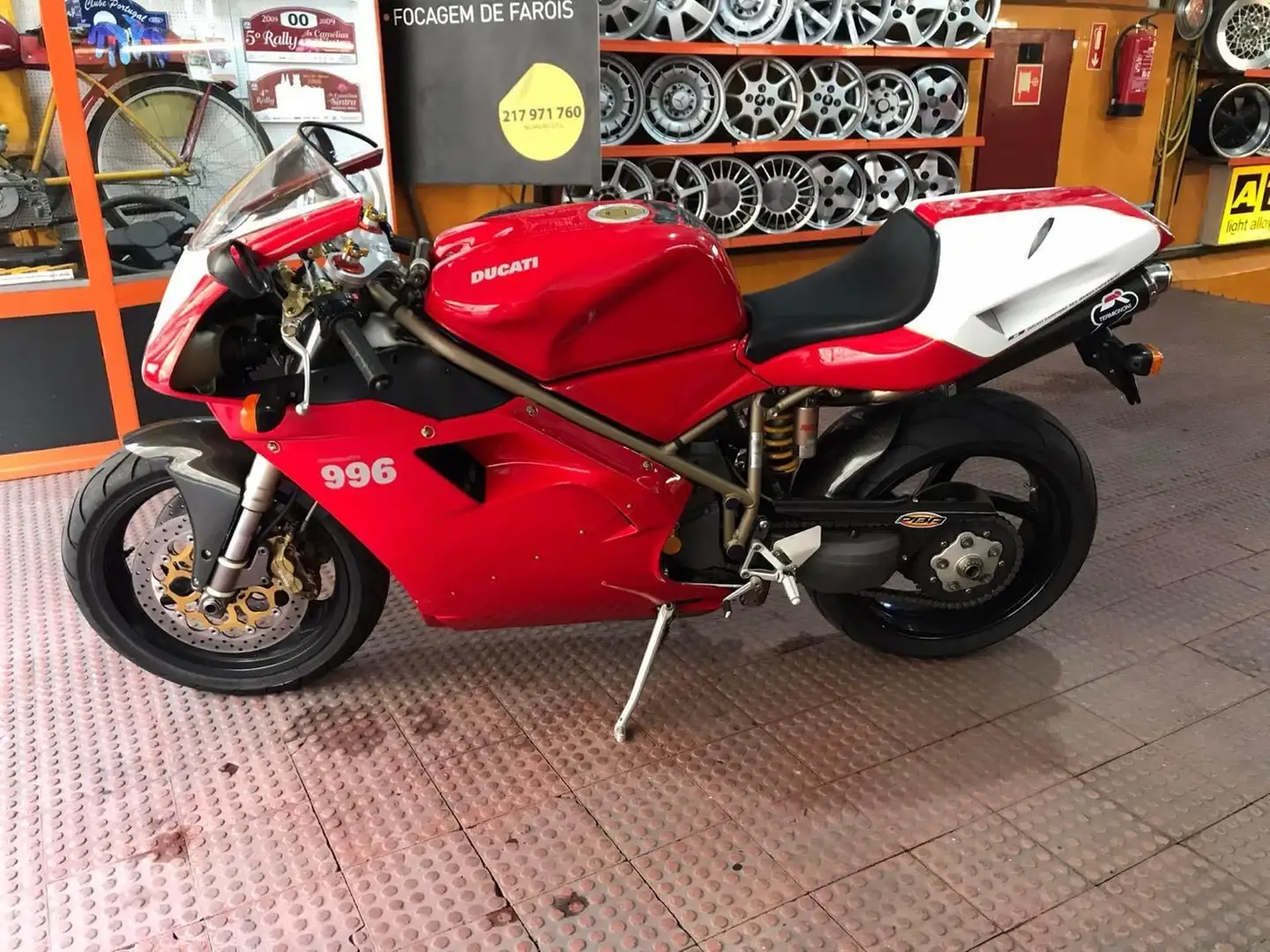 Ducati 996 - 1