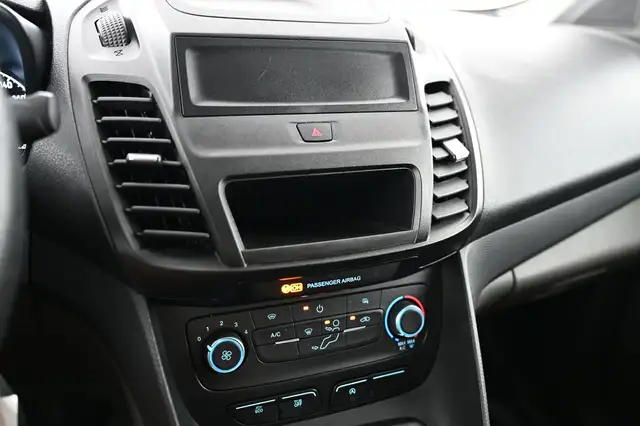 Ford Transit Connect view 21