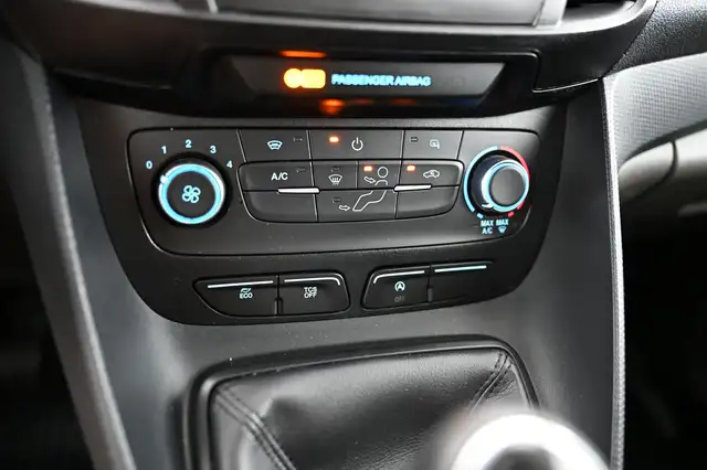 Ford Transit Connect view 23