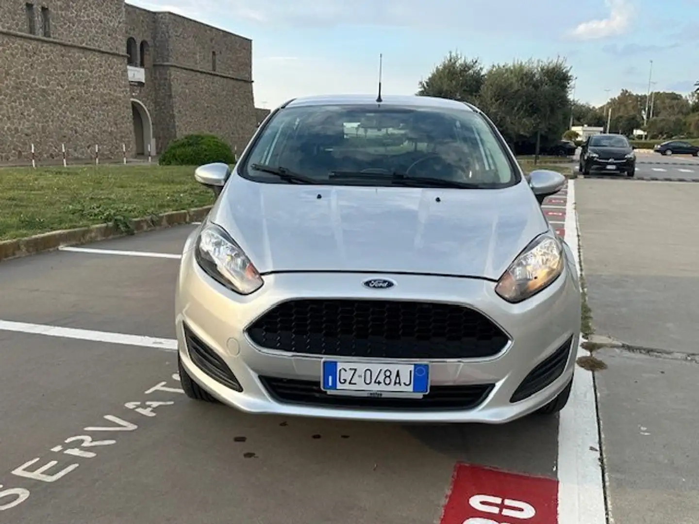 Ford Fiesta Fiesta 5p 1.0 Business 80cv E6 Argent - 1