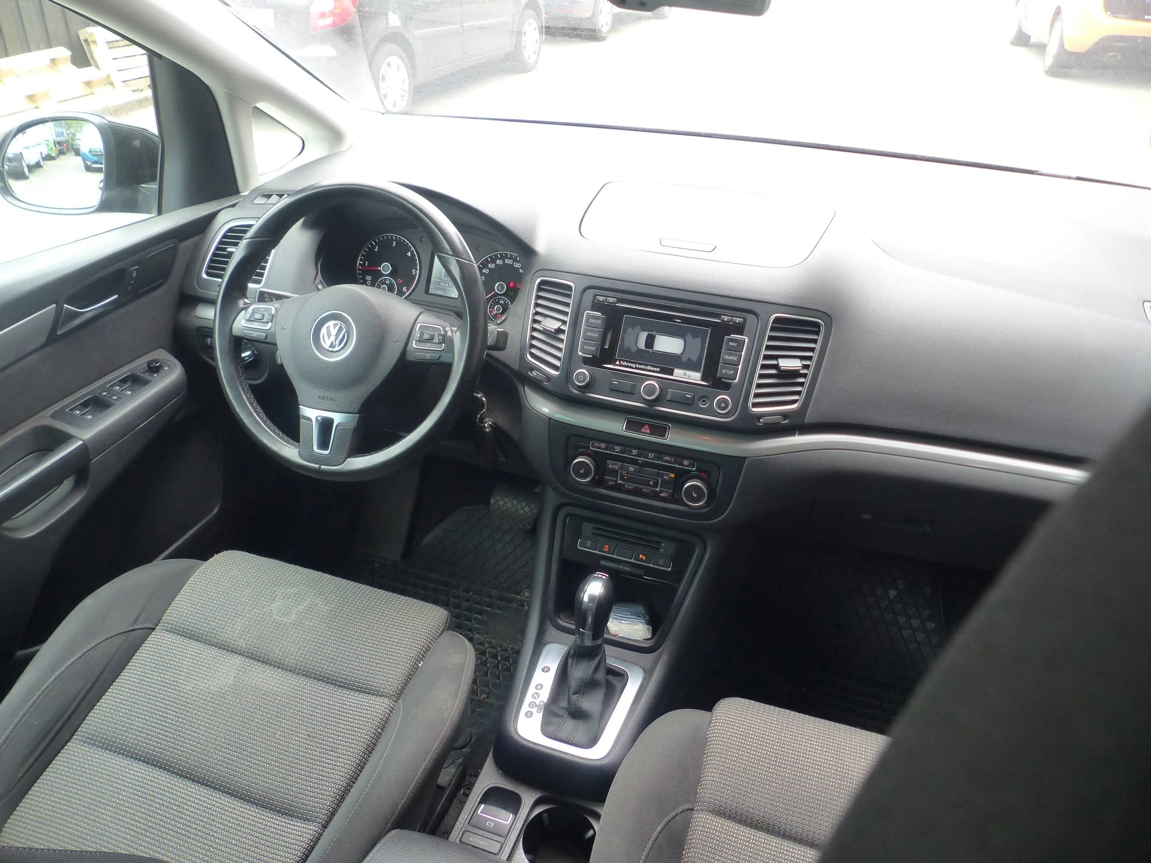 Volkswagen Sharan 2.0 TDI DSG Klima Xenon Navi Automatik HU/AU 02/27 — photo 11