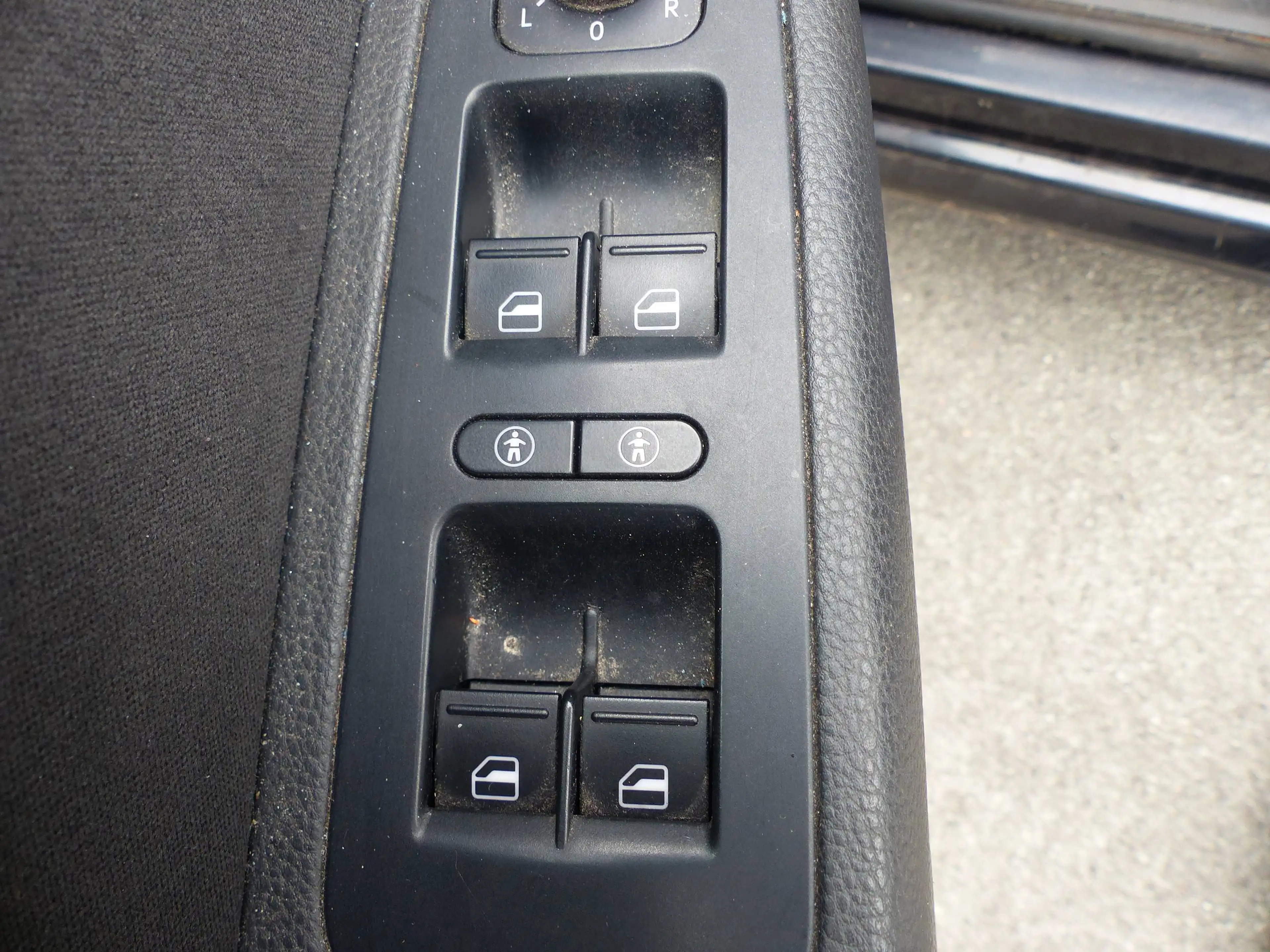 Volkswagen Sharan 2.0 TDI DSG Klima Xenon Navi Automatik HU/AU 02/27 — photo 15