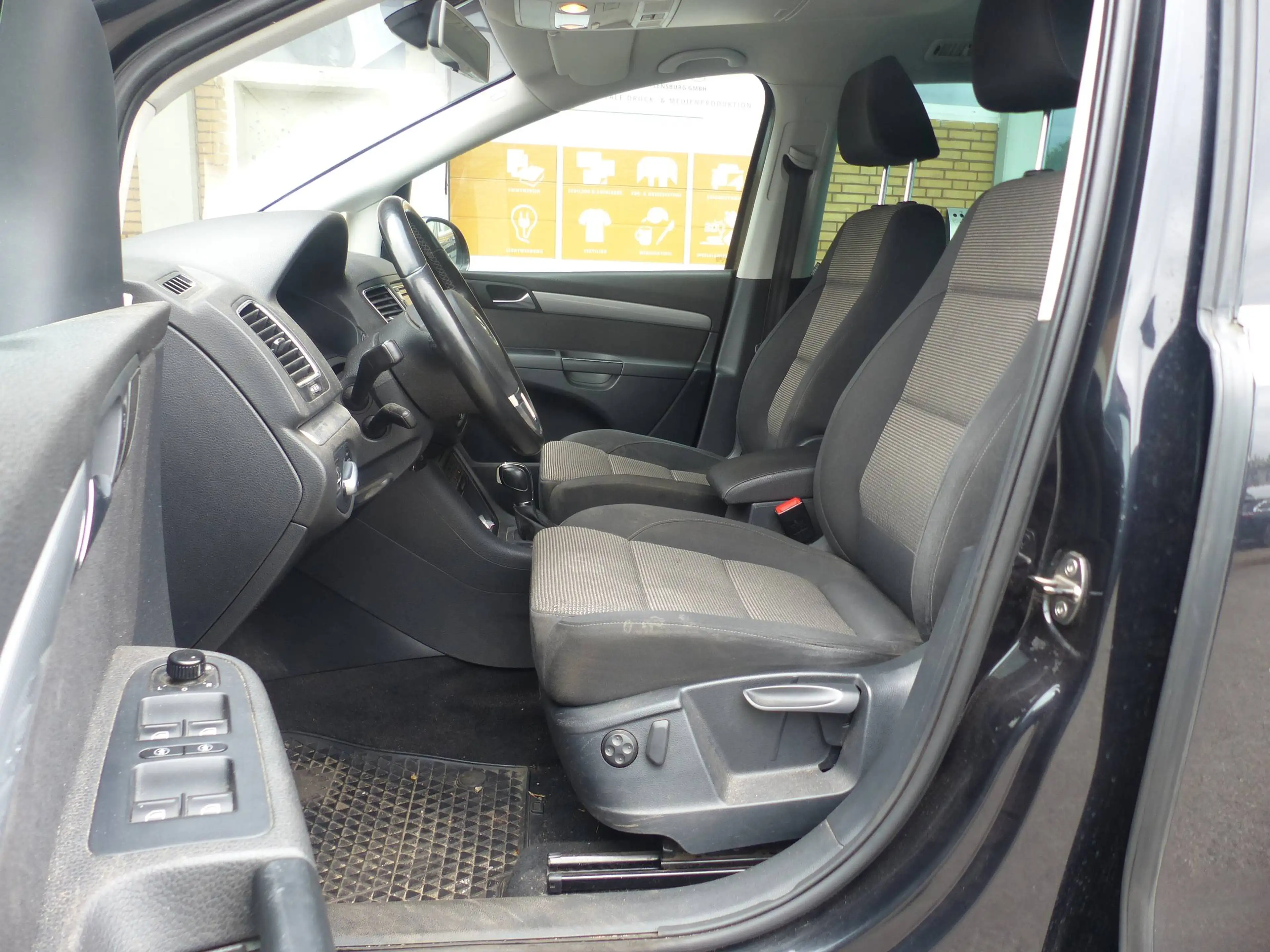 Volkswagen Sharan 2.0 TDI DSG Klima Xenon Navi Automatik HU/AU 02/27 — photo 13
