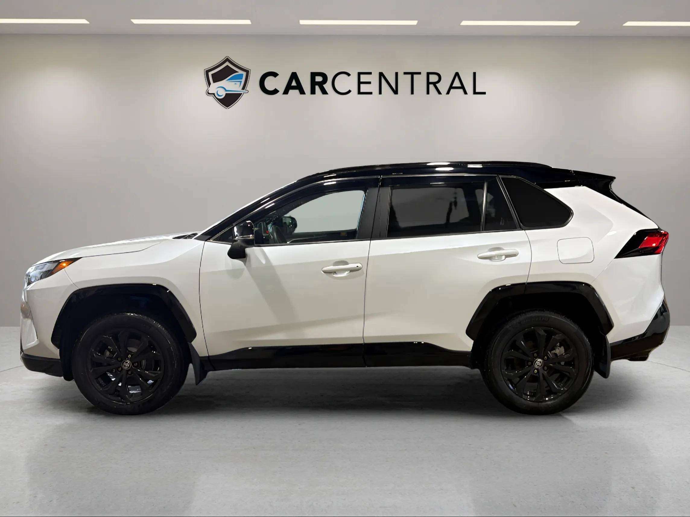 2023 Toyota RAV4 HYBRID XSE | CLEAN CARFAX | LOW KMS | CARPLAY | — снимка 1