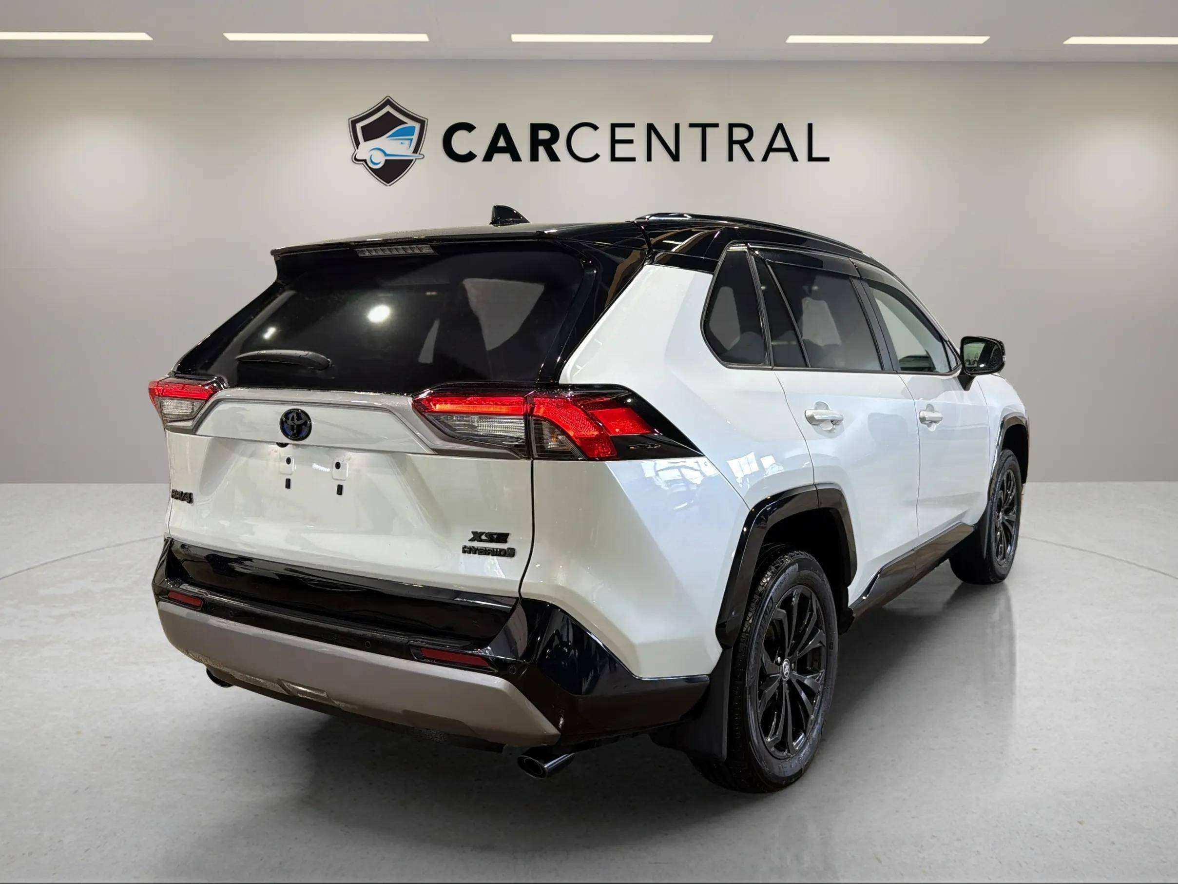 2023 Toyota RAV4 HYBRID XSE | CLEAN CARFAX | LOW KMS | CARPLAY | — снимка 1