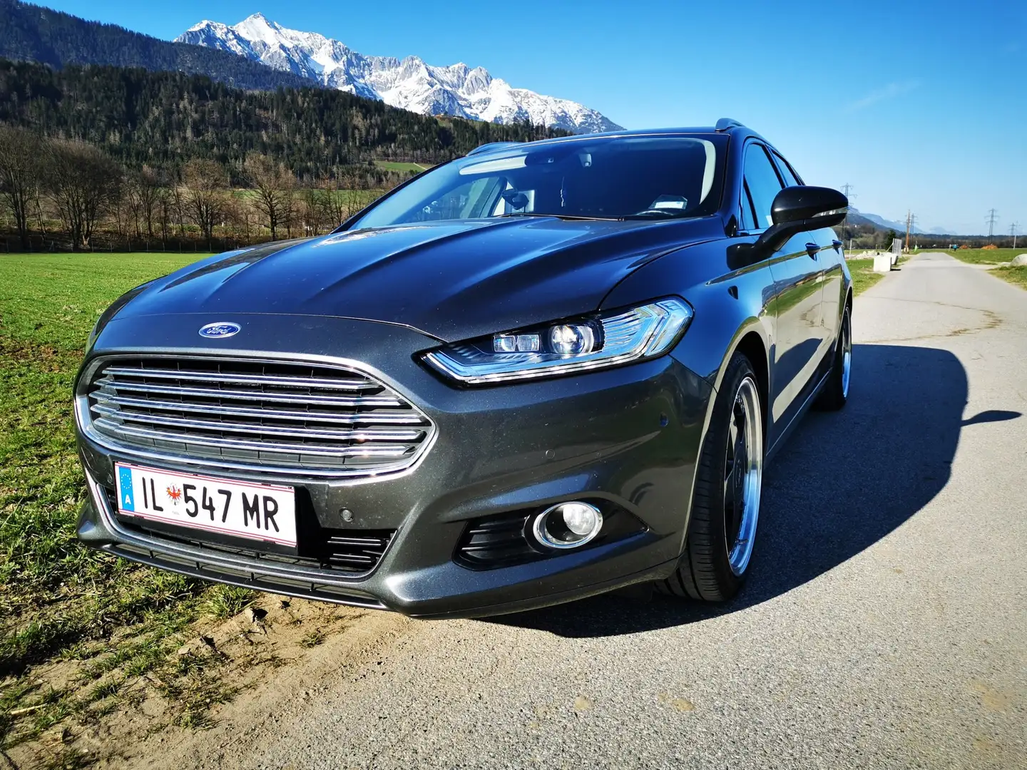 Ford Mondeo Titanium Grau - 2