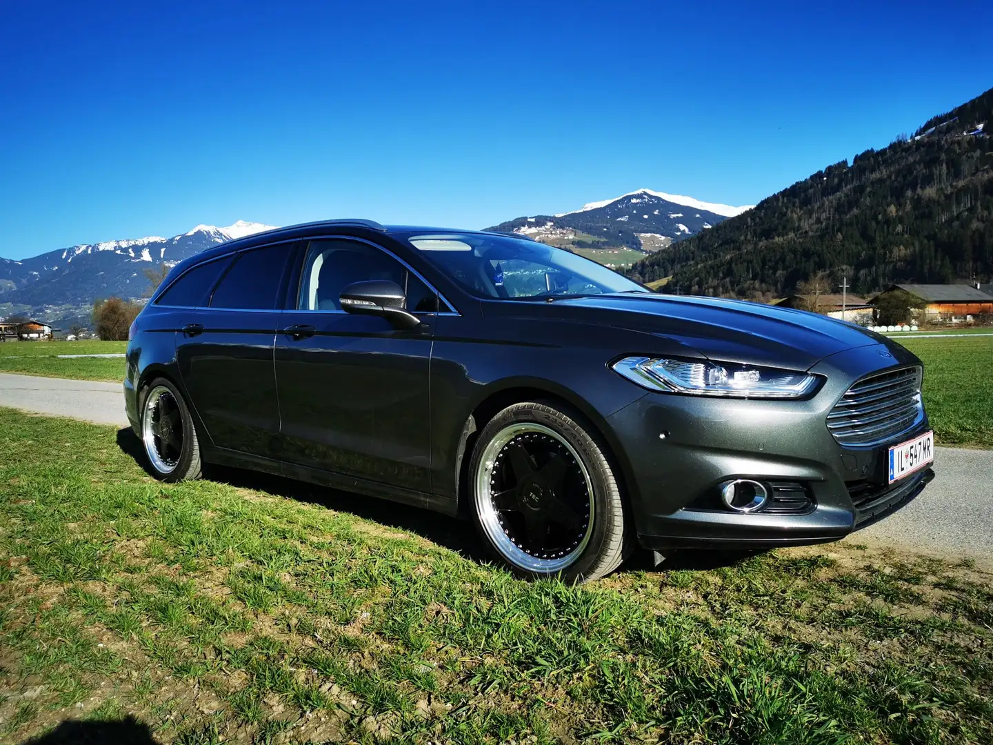 Ford Mondeo Titanium Grau - 1