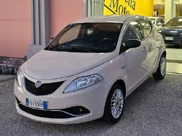 Lancia Ypsilon Ypsilon III 2015 1.2 Silver ecochic Gpl 69cv