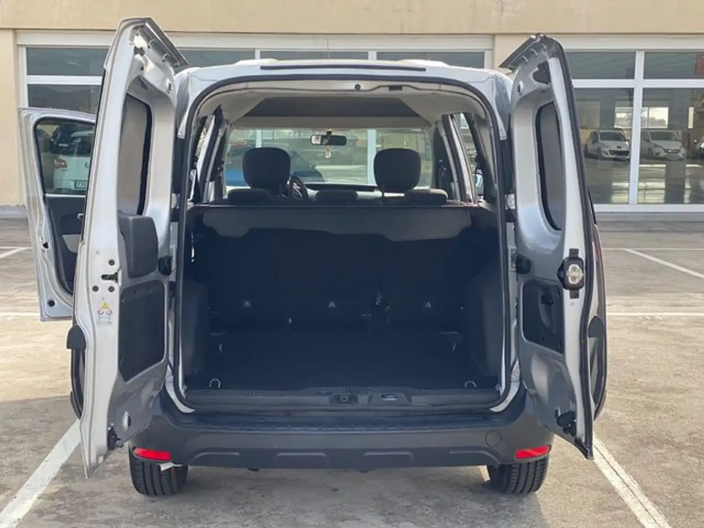 Dacia Dokker 1.6 Ambiance SS 75kW Plateado - 2