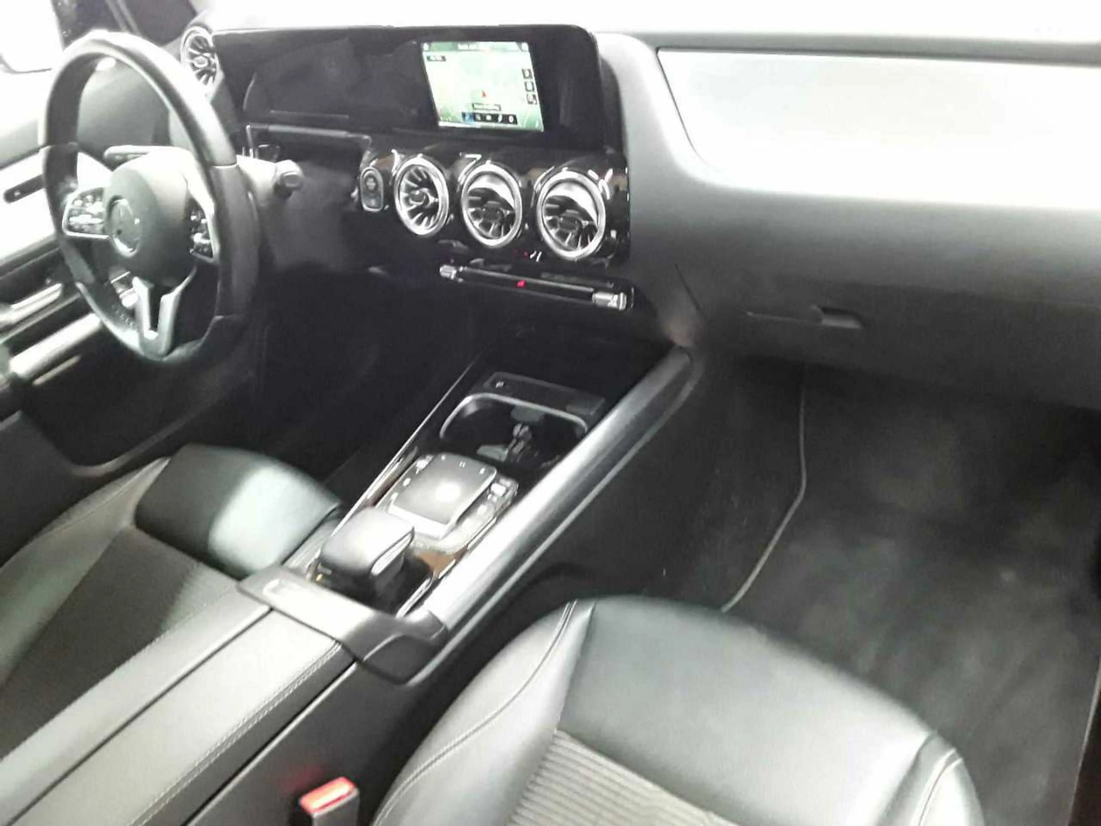 Mercedes-Benz GLA 200 GLA 200 4M-Progressive AHK PANO BusiP — photo 9