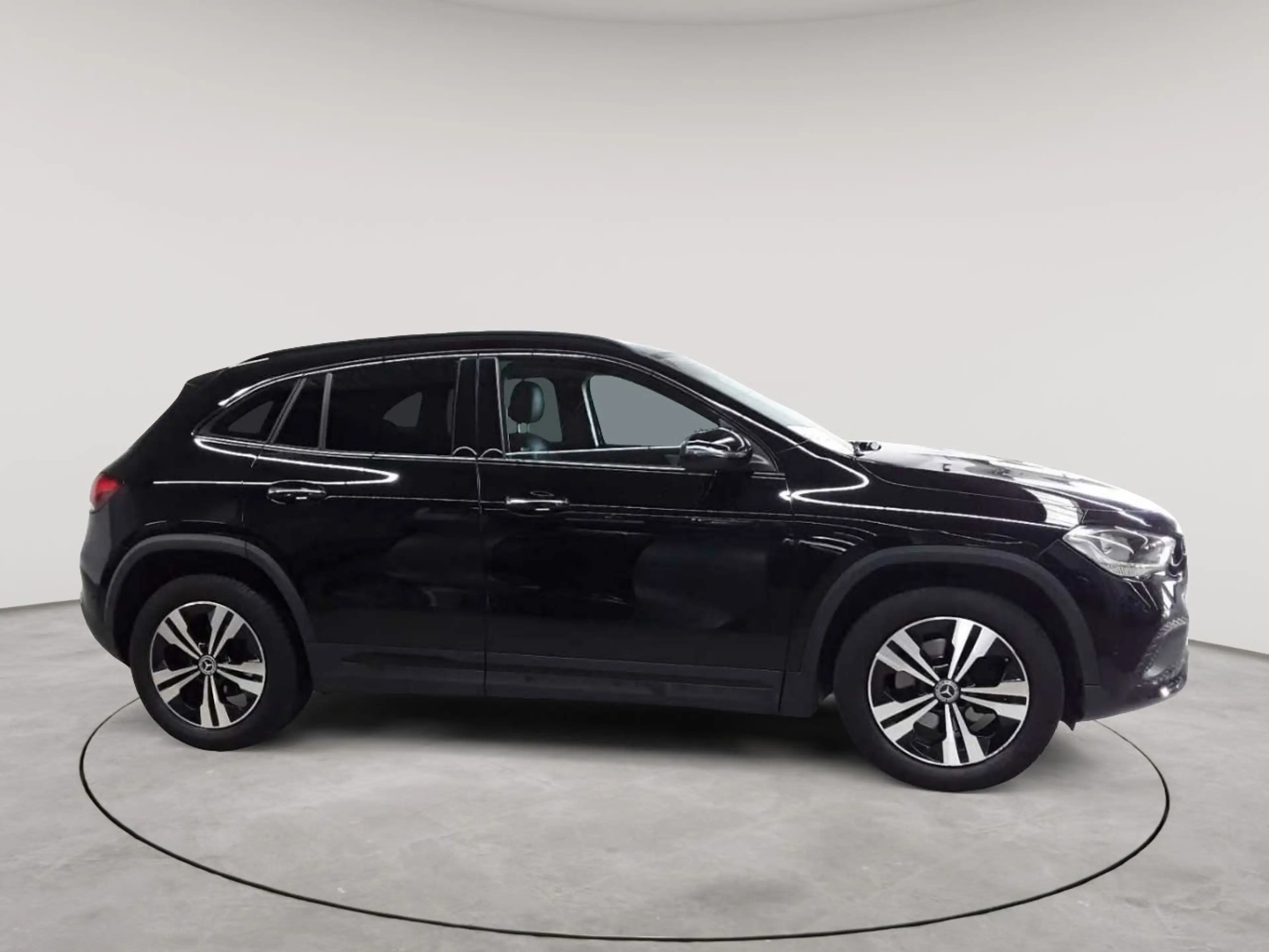 Mercedes-Benz GLA 200 GLA 200 4M-Progressive AHK PANO BusiP — photo 3