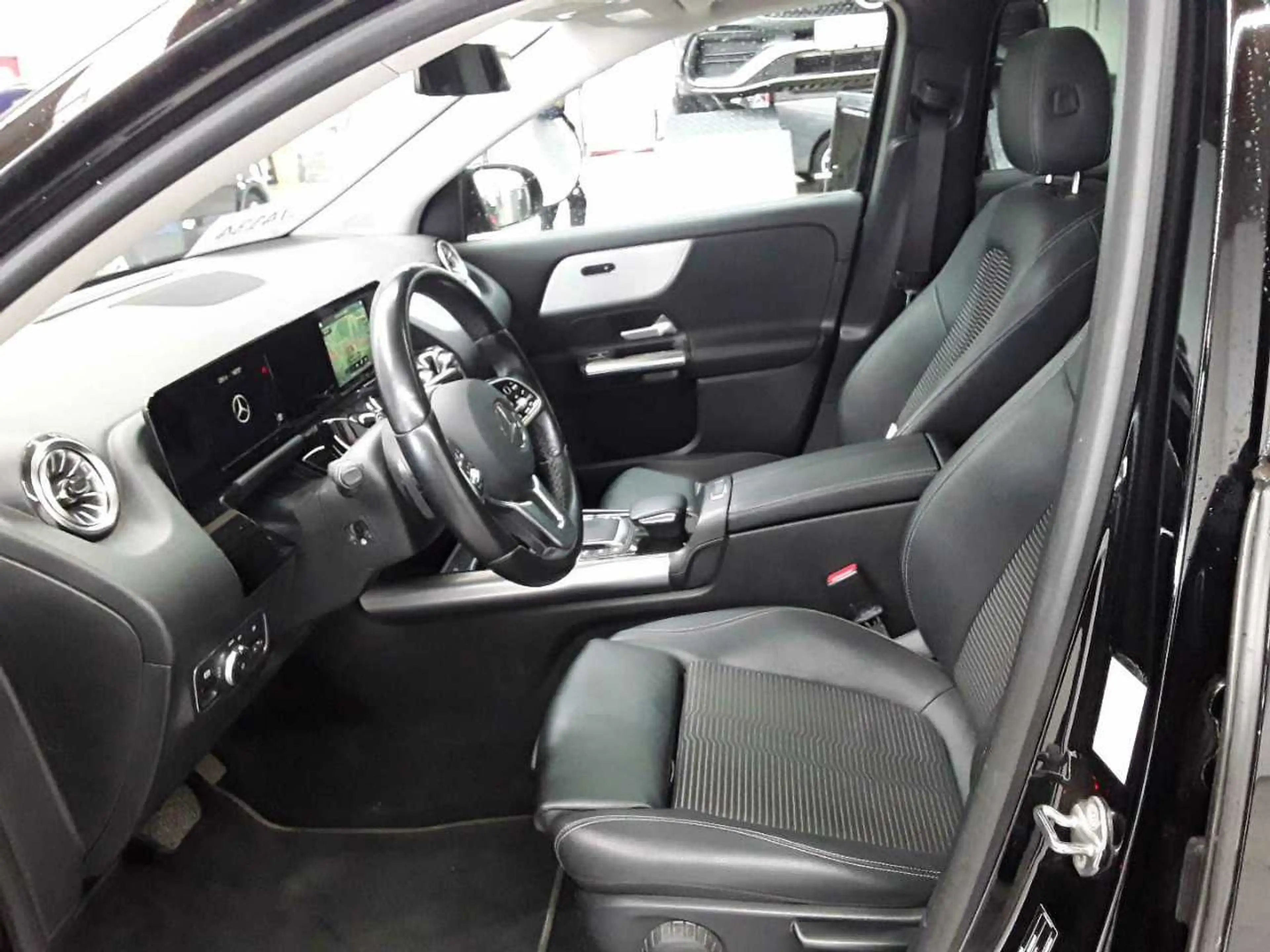Mercedes-Benz GLA 200 GLA 200 4M-Progressive AHK PANO BusiP — photo 7