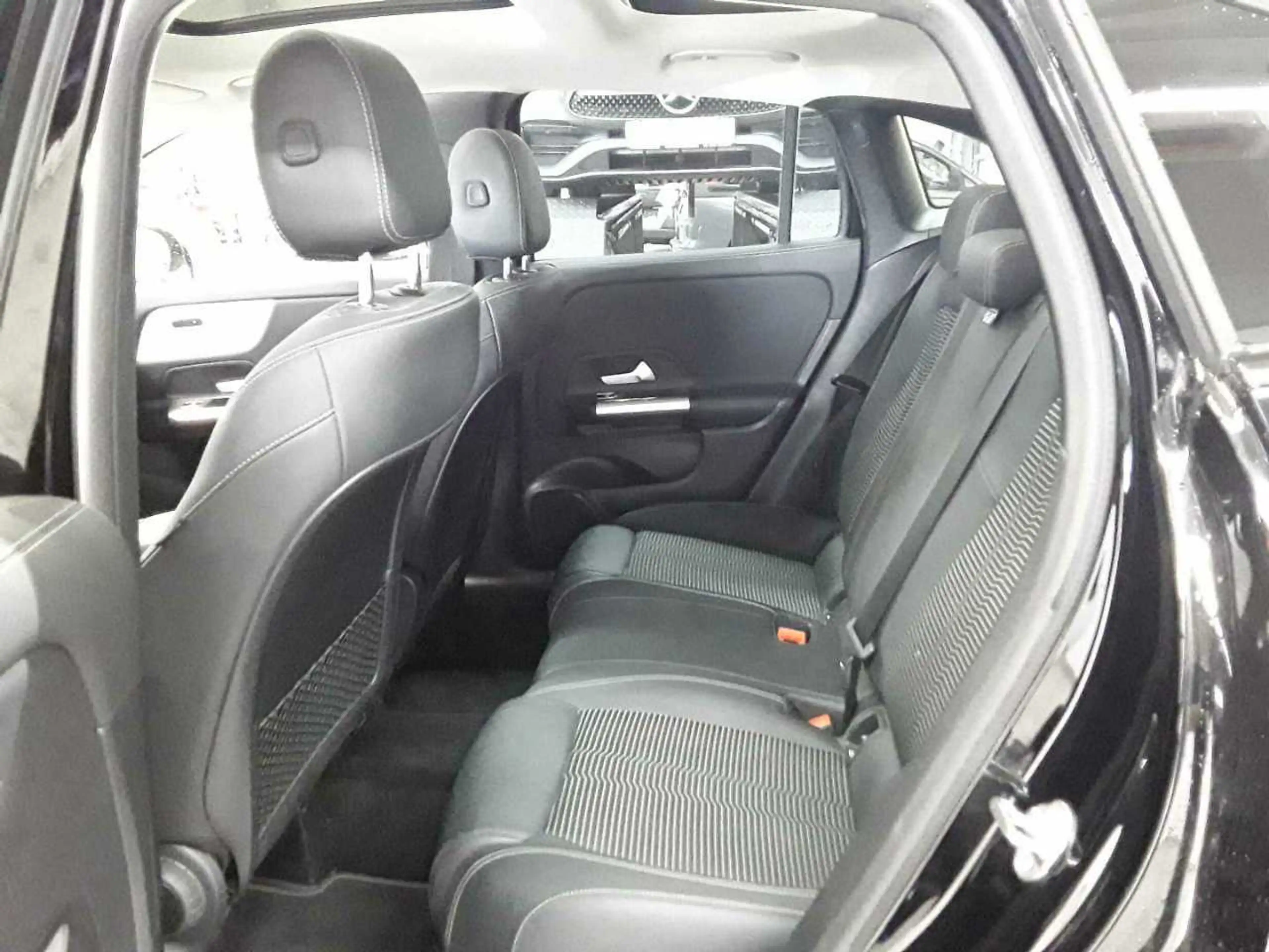 Mercedes-Benz GLA 200 GLA 200 4M-Progressive AHK PANO BusiP — photo 13