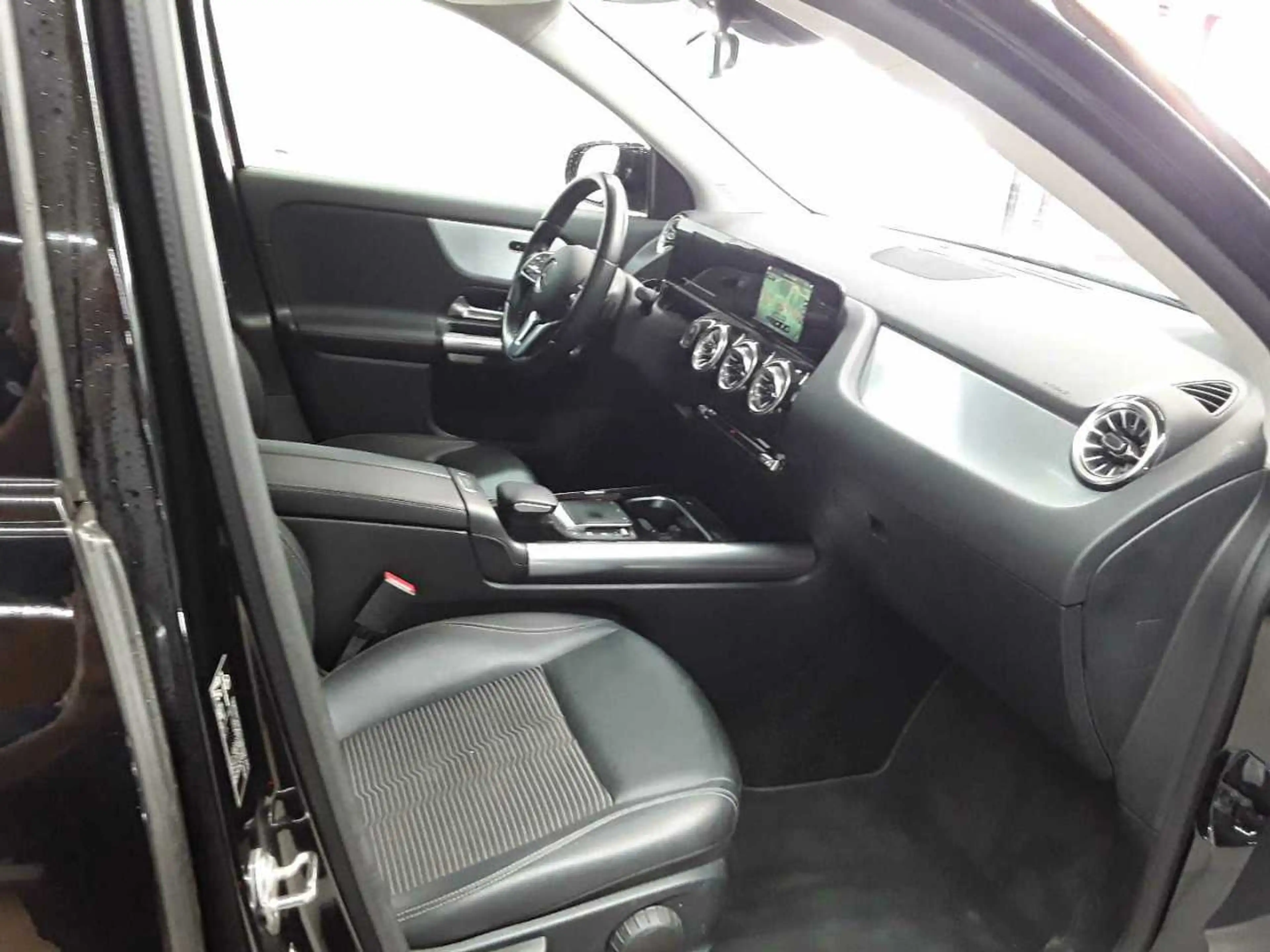 Mercedes-Benz GLA 200 GLA 200 4M-Progressive AHK PANO BusiP — photo 8