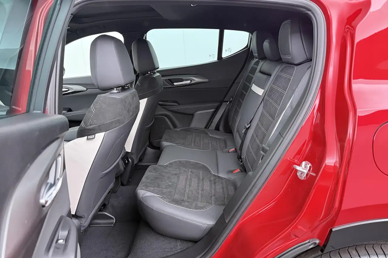 Alfa Romeo Tonale 2026 — фото 15