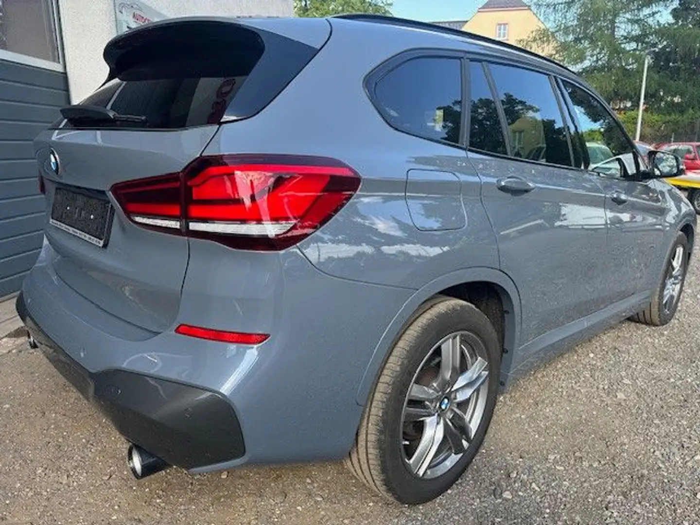 BMW X1 Baureihe X1 xDrive 18 d M Sport LED Navi Plus Grijs - 2