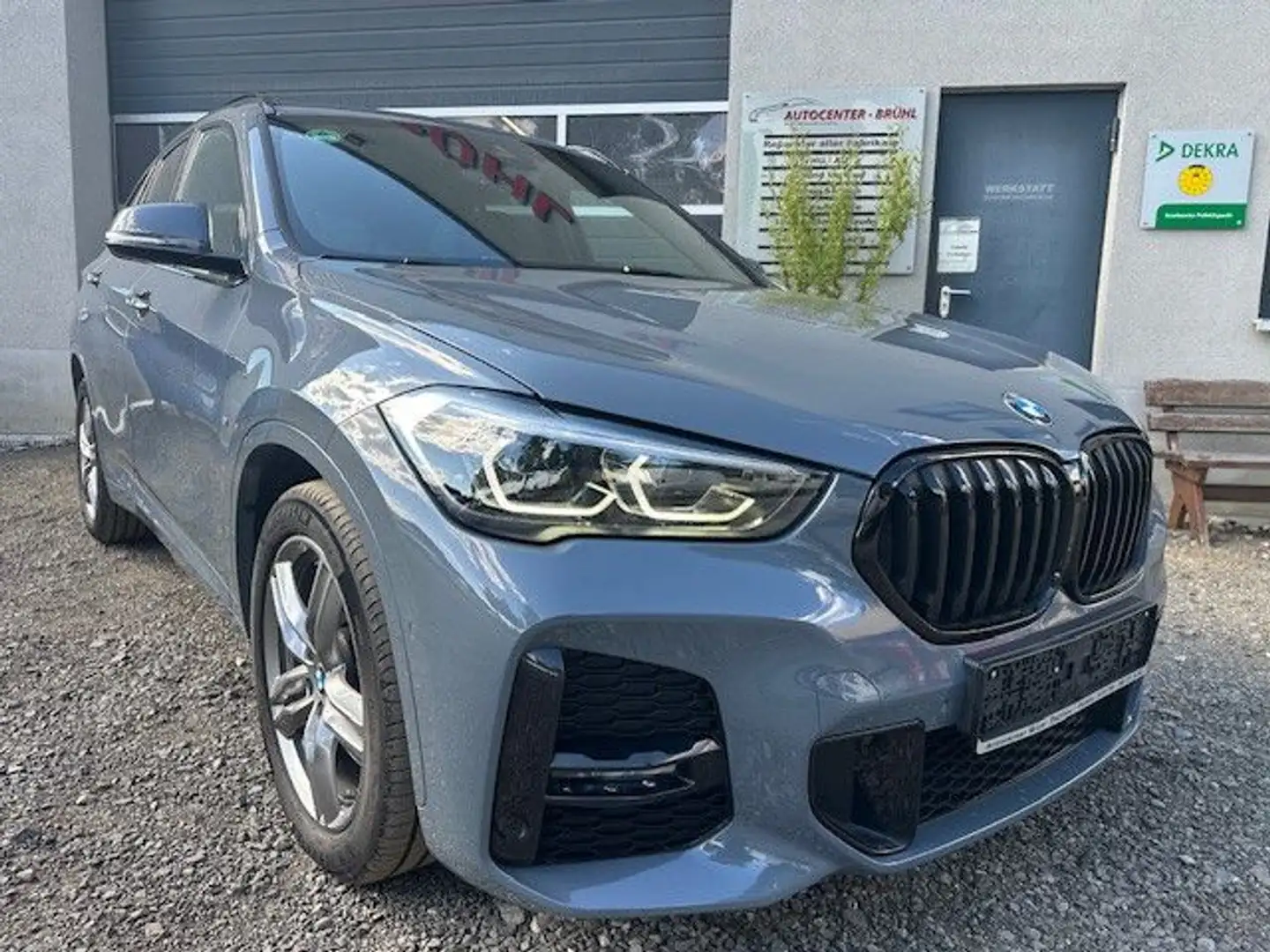 BMW X1 Baureihe X1 xDrive 18 d M Sport LED Navi Plus Grijs - 1