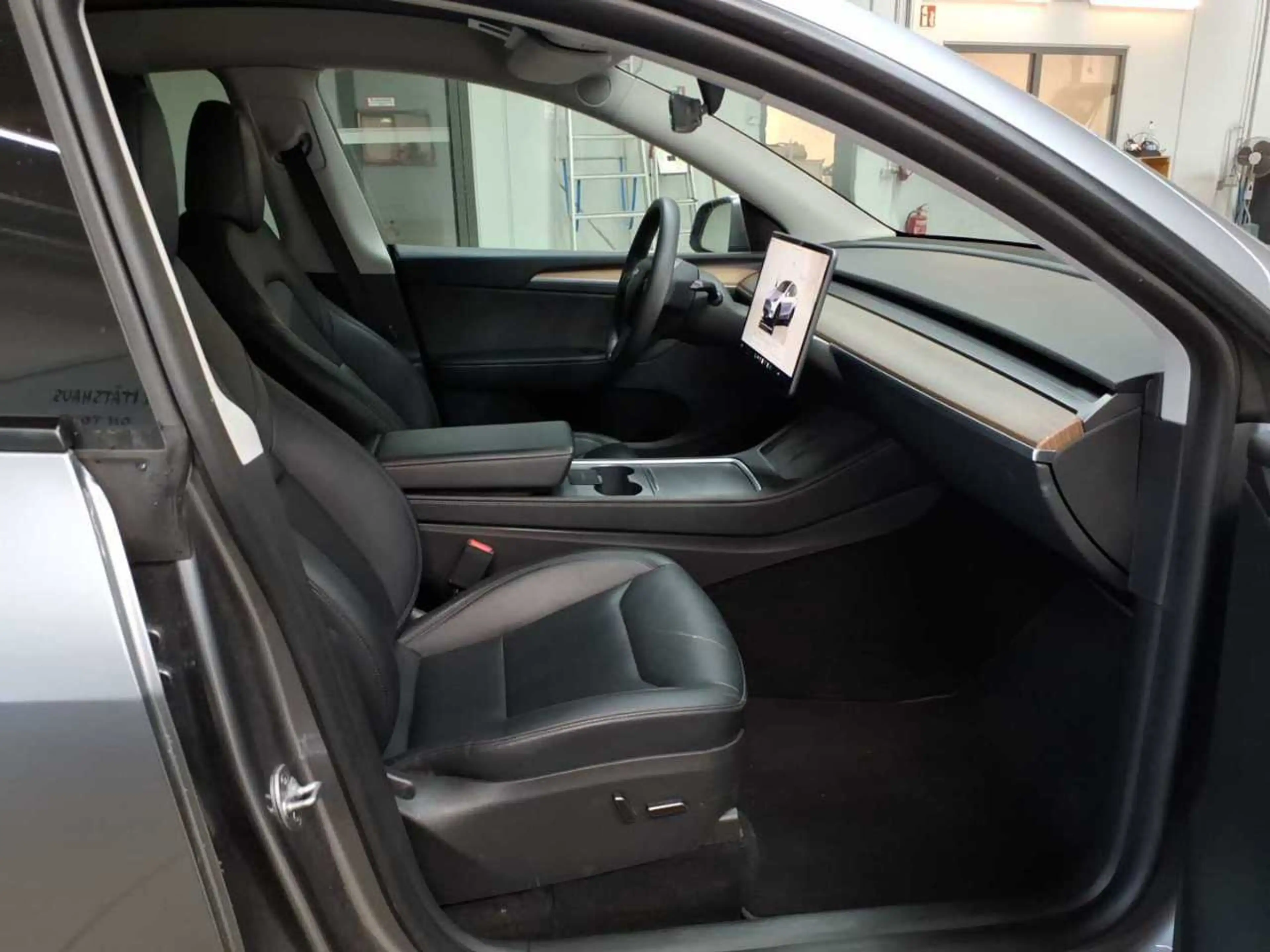 Tesla Model Y Model Y Long Range Dual Motor AWD — photo 8